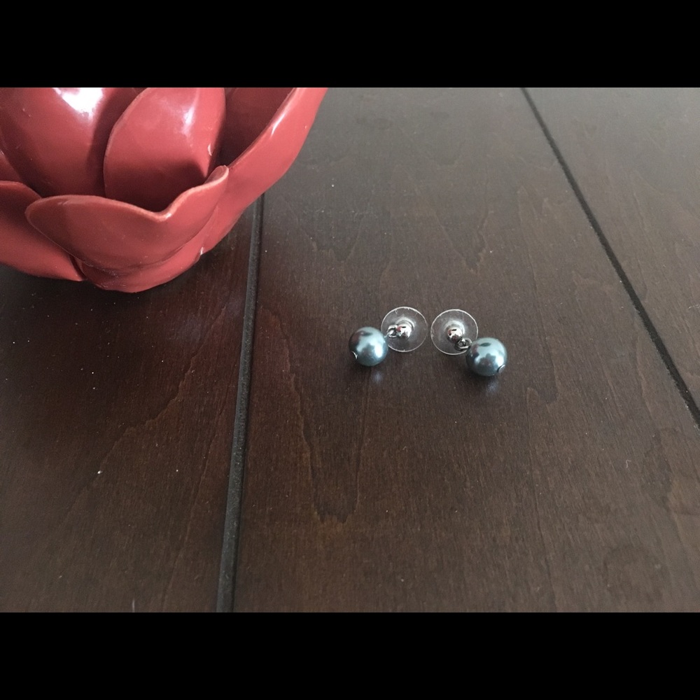 Black Pearl Earrings Never Worn